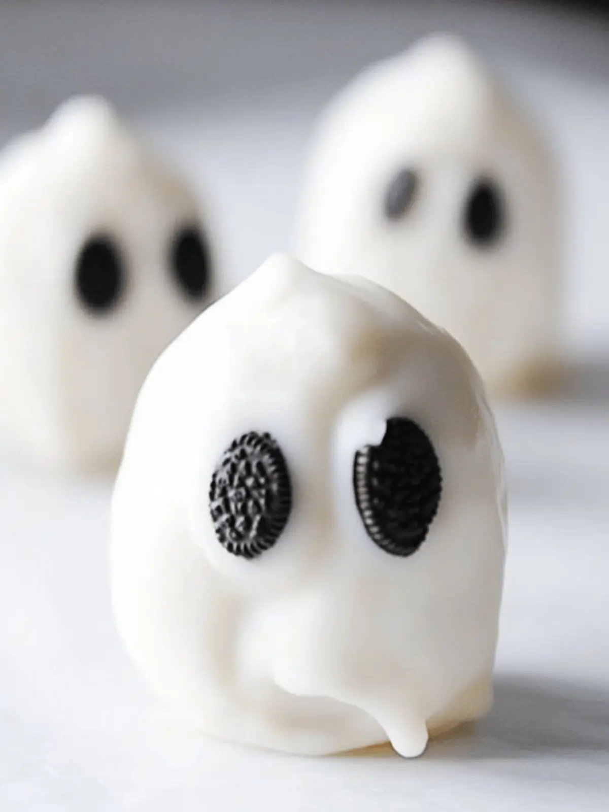 Halloween Oreo Truffle Ghosts