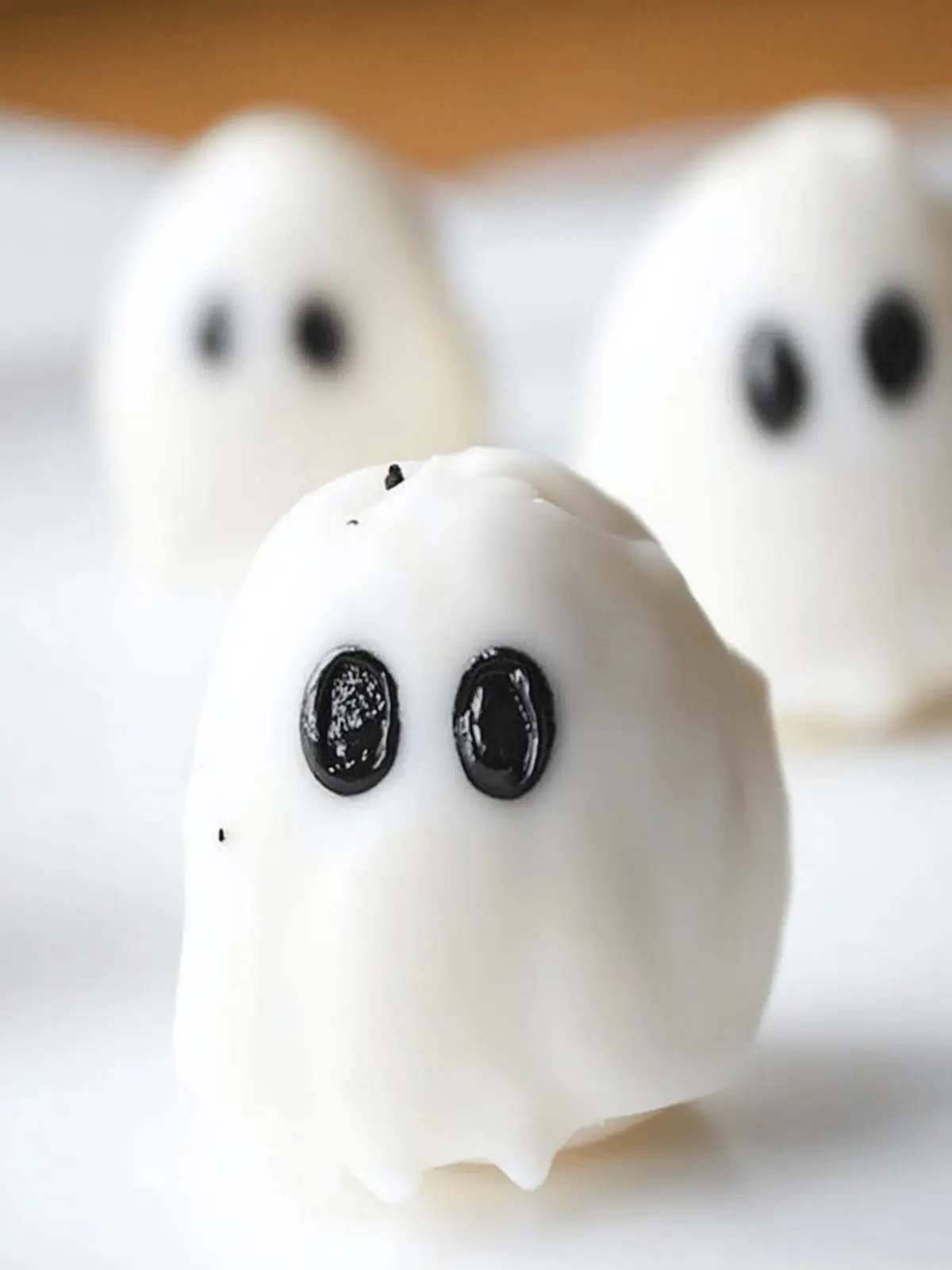 Cute Halloween Oreo Truffle Ghosts: 3-Ingredient Fun 2 Halloween Oreo Truffle Ghosts