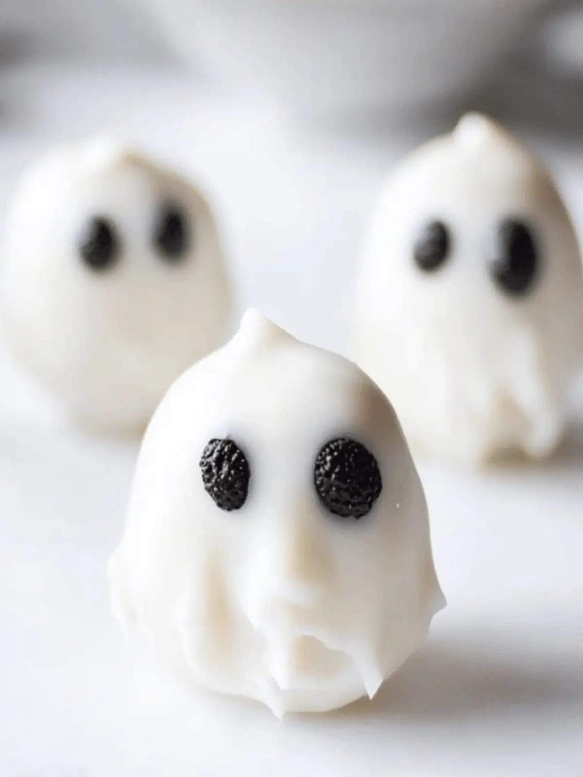 Cute Halloween Oreo Truffle Ghosts: 3-Ingredient Fun 4 Halloween Oreo Truffle Ghosts