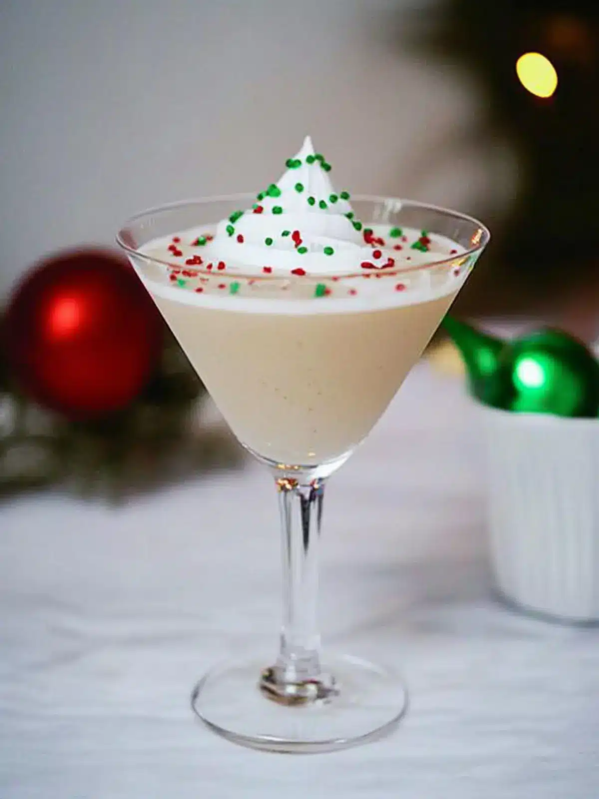 Tinseltini Cocktail: Your Must-Have Festive Drink Delight 4 Tinseltini