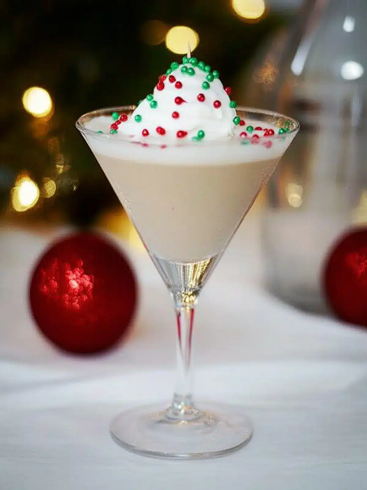Tinseltini Cocktail: Your Must-Have Festive Drink Delight 2 Tinseltini